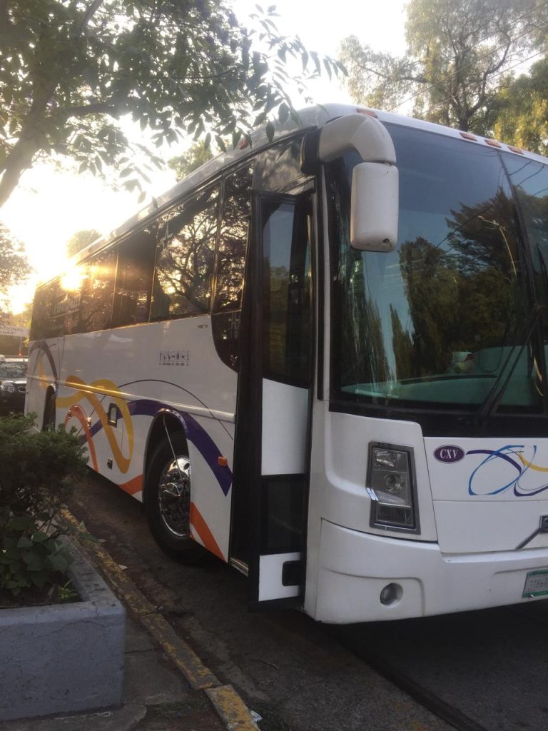 Renta de autobús 43 pasajeros con chofer en CDMX