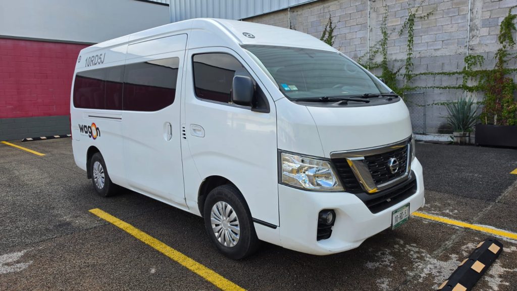 Renta de Nissan Urvan 13 pasajeros con chofer en CDMX - Wagon