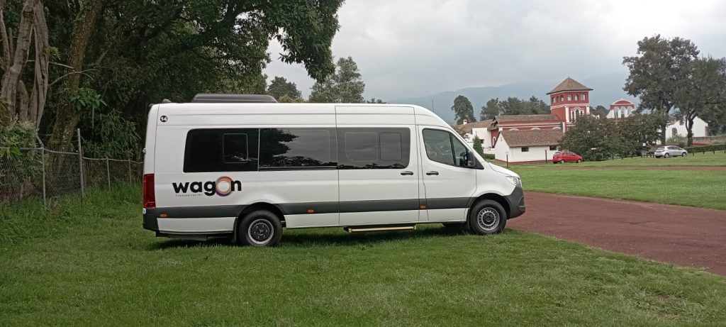 Renta de Mercedes-Benz Sprinter 20 pasajeros con chofer en CDMX - Wagon