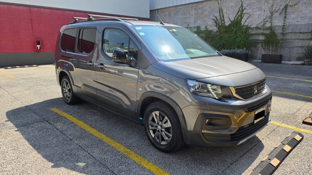 Renta de Peugeot Rifter 6 pasajeros con chofer en CDMX - Wagon
