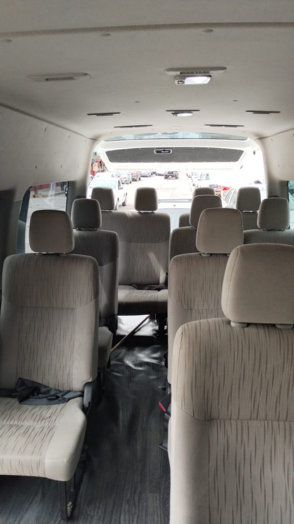 Interior de la Nissan Urvan