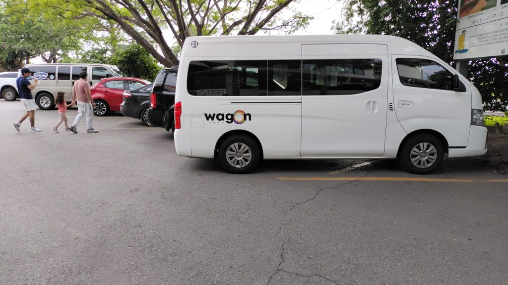 Nissan Urvan de Wagon, vista lateral